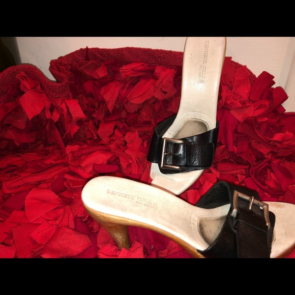 Heels with a black buckle - Picture 3 of 5